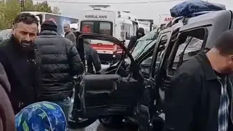Van'ın Muradiye ilçesinde tır ile hafif ticari araç çarpıştı: 2 yaralı
