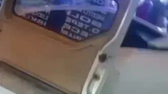 Mersin'de minibüs kapısı otomobile asılı kaldı