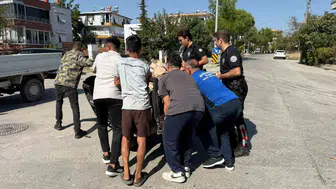 Antalya'da otomobil ile üç tekerlekli bisiklet çarpıştı: 2 yaralı