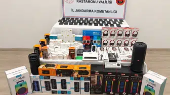 Kastamonu'da iş yerleri ve araca kaçak elektronik eşya baskını