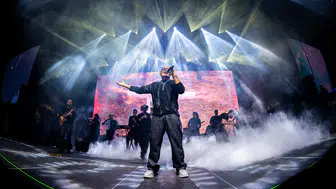 Amr Diab İstanbul'da 7 bin 500 kişiye unutulmaz bir gece yaşattı