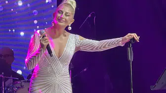 Muazzez Ersoy Maslak'taki Yeni Cabaret sahnesinde sanat müziği rüzgarı estirdi