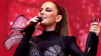 Merve Özbey Afyonkarahisar konserinde sahneden düştü: Sağlık durumu nasıl?