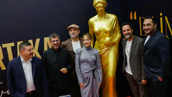 Altın Portakal’da büyük final öncesi yıldızlar geçidi