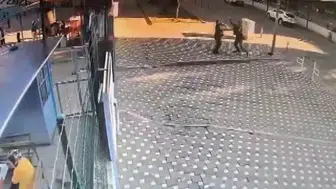İlkokul önünde gergin anlar: Uyaran bekçiye saldıran kişi öğretmen çıktı