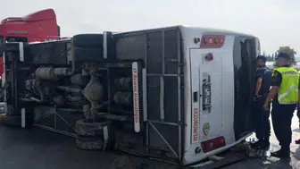 Antalya-Isparta yolunda kaza: Devrilen midibüste 5 kişi yaralandı