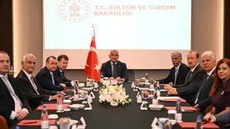 Bakan Ersoy'dan Türkiye-Rusya hava köprüsünü güçlendirme hamlesi