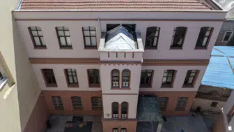 Rahibelerin Lojmanıydı, İngiliz zindanı oldu: İşte Galata'daki o tarihi okulun çarpıcı hikayesi