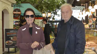 Hülya Koçyiğit ve Selim Soydan İstinyePark'ta pazar alışverişi yaptı