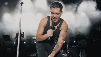 Emir Can İğrek Ankara konserinde 3 yaşındaki hayranıyla buluştu