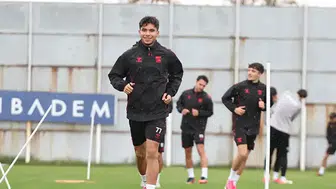 Sivasspor'da Sarıyer maçı mesaisi zorlu hava şartlarında devam ediyor