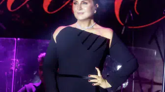 Sibel Can Boğaz'da Azure Anadolu Hisarı lansmanında sahne aldı
