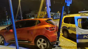 Bursa'da polis ekiplerinin dur ihtarına uymayan alkollü sürücü dehşet saçtı