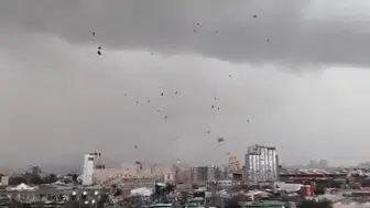 Şili’de kasırga dehşeti! Binaların çatıları kağıt gibi havada uçtu