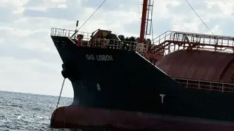 Karadeniz'de vurulmuştu: Saldırıya uğrayan tanker Çatalca açıklarında görüldü