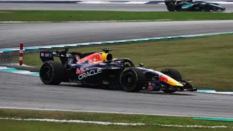 F1 Bahreyn'de nefes kesen yarış: Max Verstappen yağmur altında zafere ulaştı