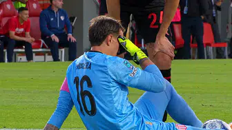 Sahada korkutan anlar: Fernando Muslera aniden fenalaşarak yere yığıldı