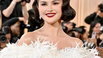 Selena Gomez sesindeki değişimin sebebi ne? Ünlü şarkıcıdan şoke eden elektronik sigara itirafı!