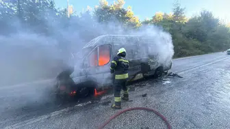 Bodrum'da okul servisi alev alev yandı: Faciayı sürücünün dikkati önledi