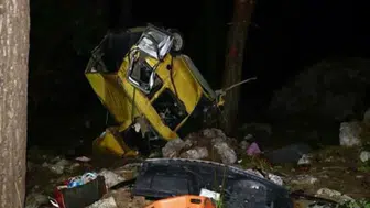Antalya'da virajı alamayan araç uçuruma devrildi: 2 ölü, 4 yaralı