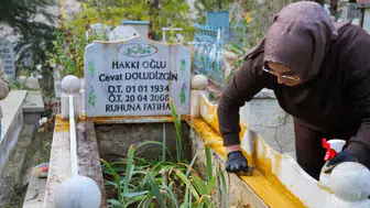 Unutulmuş mezarlarda gizemli dokunuş: Gümüşhaneli sanatçının sessiz sedasız başlattığı o hareket herkesi ağlatıyor