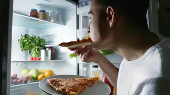 Gece yemek yeme isteği neden olur, zararlı mı? Gece acıkmanın nedenleri ve zararları