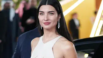 Tuba Büyüküstün'ün festival pozlarına yorum yağdı: Yanındaki isim dikkat çekti