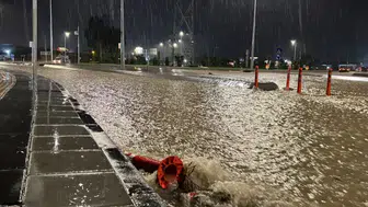 Gece aniden vurdu: Mersin sokaklarında korkutan görüntüler