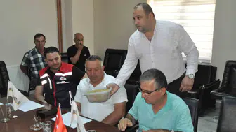 Tarlada bereket, borsada rekabet: Keşan’da yılın ilk arpa hasadı yüksek fiyatla alıcı buldu
