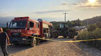 Akyazı'da kontrolden çıkan tır şarampole devrildi: Sürücü hayatını kaybetti