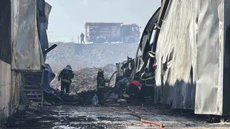 Kocaeli'de kimya fabrikasında yangın çıktığı sırada 2 işçi yaralandı