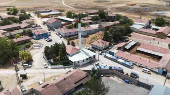 Yıldırım düşmesi sonrası cami imece usulüyle yenilendi, tekrar ibadete açıldı