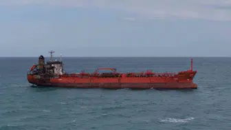 Dron saldırısının ardından sürüklenen tanker gemi, Samsun’da karaya oturdu
