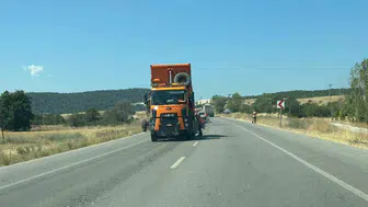 Tavşanlı-Emet karayolunda asfalt çalışmaları sürüyor