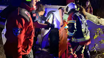 İzmir-Çanakkale Karayolu'nda meydana gelen kazada 3 kişi yaralandı