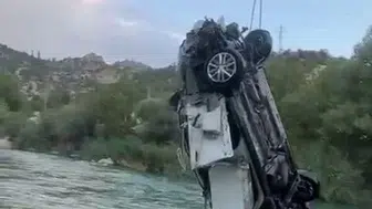 Gölbaşı'nda Göksu Çayı'na düşen araç başarılı bir şekilde çıkarıldı