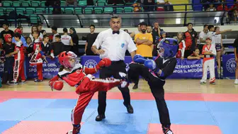 Kütahya'da kick boks heyecanı: 18. İller Arası Zafer Kupası düzenlendi