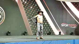 Prof. Dr. Şener Üşümezsoy, sporun gençleştirici etkisini sahneye taşıdı