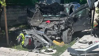 Erzincan'da direksiyon hakimiyeti kaybı bahçeye uçuran aracı getirdi
