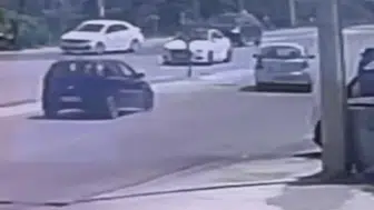 Düzce'de kırmızı ışıkta şerit değiştiren aracın kazası: 2 yaralı