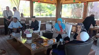 Bilecik huzurevi sakinleri lavanta bahçesinde keyif dolu anlar yaşadı