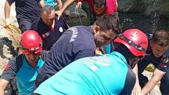Su arızası giderme çabası, muhtarı kayalıklardan düşürdü