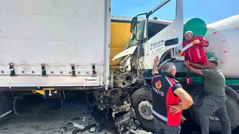 Edirne'de beton mikseri tırlara çarptı: Sürücü hastaneye kaldırıldı