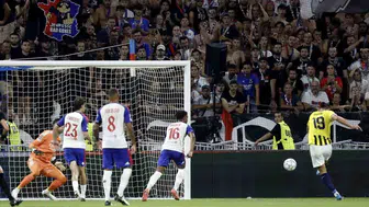 Fenerbahçe, Lyon'u zorluyor: İlk yarıda 2-0 önde
