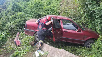 Ordu'da otomobil duvara çarptı, iki kişi yaralandı
