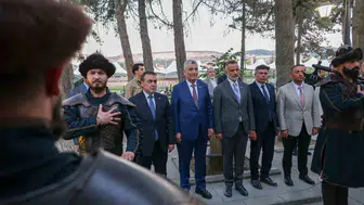 Ticaret Bakanı Bolat, Ertuğrul Gazi Türbesi’nde anma gerçekleştirdi