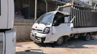 İnegöl'de ağır yaralanan kamyonet sürücüsü hastaneye kaldırıldı
