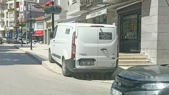 Bilecik'te yayaların tepkisi: Kaldırım üstü parklanmalar sorun oluşturuyor