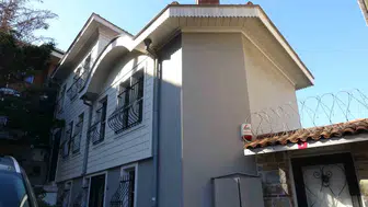 Can Dündar’ın Çengelköy'deki bakımsız villa görüntülendi