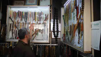 Tespih yaparak engellerini aşıyor: Fatih Acem'in ilham verici hikayesi